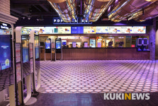 코로나19 여파로 한산한 극장