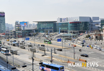 휴일보다 한산한 서울역 버스환승센터
