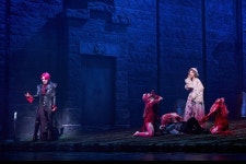 코로나19에 대형 뮤지컬 휘청…‘오페라의 유령’ ‘드라큘라’ 공연 중단