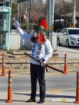 태백시민에게 인사하는 장승호 후보