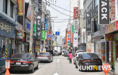 코로나19 확진자 집단 발생한 부천... 한산한 시내