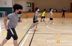 [현장+] “체육시간에도 마스크 쓰고 달려요”