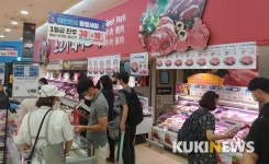 [르포] “한우 맛 좀 봅시다” 동행세일 통했나…마트가 모처럼 ‘북적’