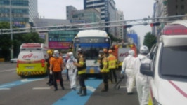 부산 연산교차로서 승용차-시내버스 충돌사고