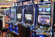 코로나19에 가림막과 거리두기 적용된 강원랜드 카지노 머신