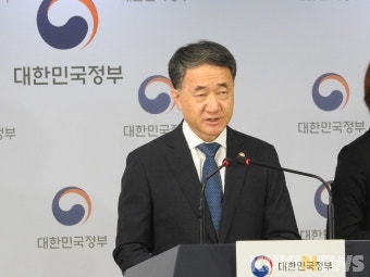 박능후 “코로나19라는 엄중한 상황, 의료계 집단행동 자제해달라”