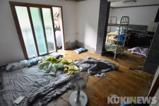 난장판이 된 펜션 객실