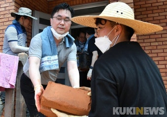 수해복구에 열중인 김종민 최고위원 후보