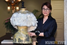 [명장을 찾아서] 순백색을 수만 가지 웨딩드레스로…김기희 라포레 대표