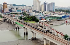 “수원에서 인천까지 한 번에” 수인선 전 구간 운행 시작