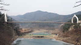 정읍시, 출렁출렁 아찔한 스릴 ‘구절초 출렁다리’ 준공