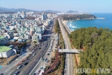 안전·관광 모두 챙겼다 동해시, 영동선 감추 입구 육교 개통