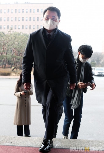 취임식 향하는 여운국 공수처 차장