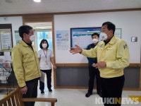 코로나 백신 접종 준비 점검하는 김철수 속초시장