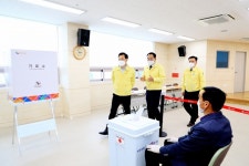 하병필 경남도 행정부지사, 의령 사전투표소 현장점검