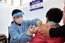 진주 75세 이상 백신 접종 순항...하루 최대 600명 접종 