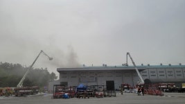 김제 (주)호룡 특장차 공장서 화재...소방 출동 ‘화재 진압’