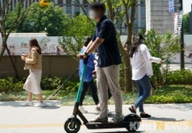 “여기도 안 된다고요?”...전동킥보드 주차문제 ‘여전’
