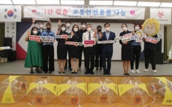 전주시자원봉사센터, 초등학교에 ‘교통안전 투명우산’ 500개 지원