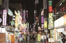 [명동 흥망성쇠①] 100년 역사, 2년 만에 ‘흔들’