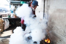 “뻥”이요.  어릴적 추억의 뻥튀기!!