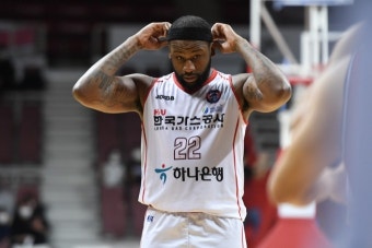 유도훈 감독 “알렉산더 교체 고려 중” [KBL]