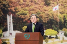 오태완 의령군수 궁류 사건 희생자 40년 한, 풀어 드리겠다