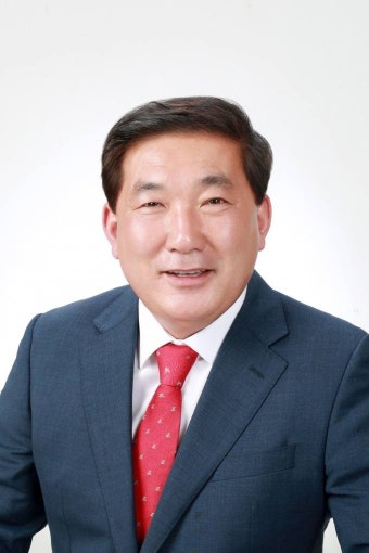 사천시의회, 제9대 의장 윤형근 의원·부의장 김규헌 의원 당선