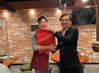 홍삼농성판매점 | 강원 찾은 이준석…홍삼 선물한 김진태 “단식농성 때 보답”