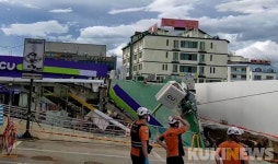 양양 낙산해수욕장 인근서 거대 싱크홀…편의점 일부 붕괴
