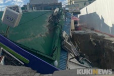 양양 낙산해수욕장 인근서 거대 싱크홀…편의점 일부 붕괴