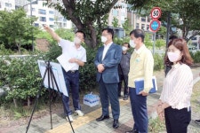 홍남표 창원특례시장, 진해구 자은동 냉천마을 도로개설 주민의견 청취 [창원소식]