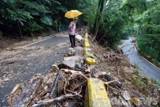 도로통제·산사태·마을고립  ‘폭우 3중고’