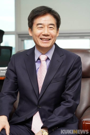 이용호 “정치는 정치로 풀어야…비대위원장은 당 밖 인사”