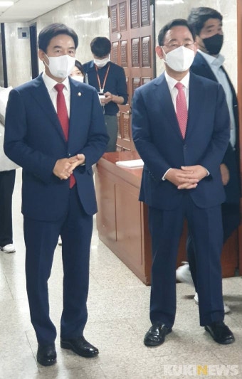 與, 원내대표 선출 의원총회 시작…주호영·이용호 2파전 [쿡 정치포토]