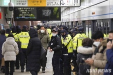 삼각지역에 배치된 경찰 [쿠키포토]