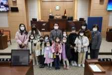 김해시 삼계동 이안나누리작은도서관 이용 초등생들, 김해시의회 견학