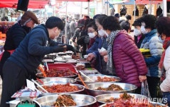 “살거리, 먹거리 한가득” 설 앞둔 고창전통시장 대목장