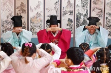 복 많이 받으세요... 고추장마을 어린이들의 설