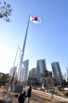 송파구, 3‧1절 기념해 서울서 가장 높고 큰 태극기 설치