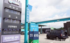 유종별 희비 교차...휘발유 오르고 경유 내려
