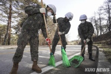 육군 8군단, 강릉 산불 피해 복구 지원 [쿠키포토]