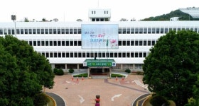 창녕 우포늪따오기복원후원회 사진집 기증 [창녕소식]