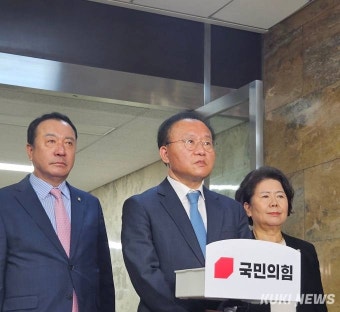 與, 의총서 간호법 부결 투표·공정채용법 당론 채택