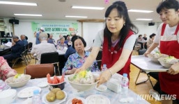 송파구  ‘어르신들, 삼계탕 드시고 건강한 여름 보내세요’   