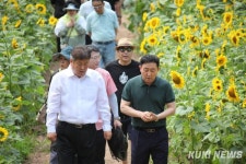 [포토]태백 해바라기축제 찾은 이상호 태백시장과 이종우 서귀포시장