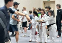 송판 격파에 환호성… 태권도로 하나 된 잼버리 대원들