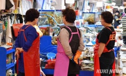[현장탐방] “제발 조용히 좀 삽시다”  노량진수산시장 회센터 가보니