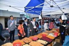 박종우 거제시장, 추석맞이 ‘전통시장 장보기 나서