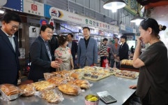 박성효 소진공 이사장, 대전 중리시장서 상인 격려